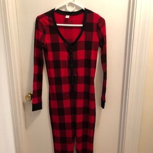 Buffalo plaid one piece sleeper Old Navy - XS